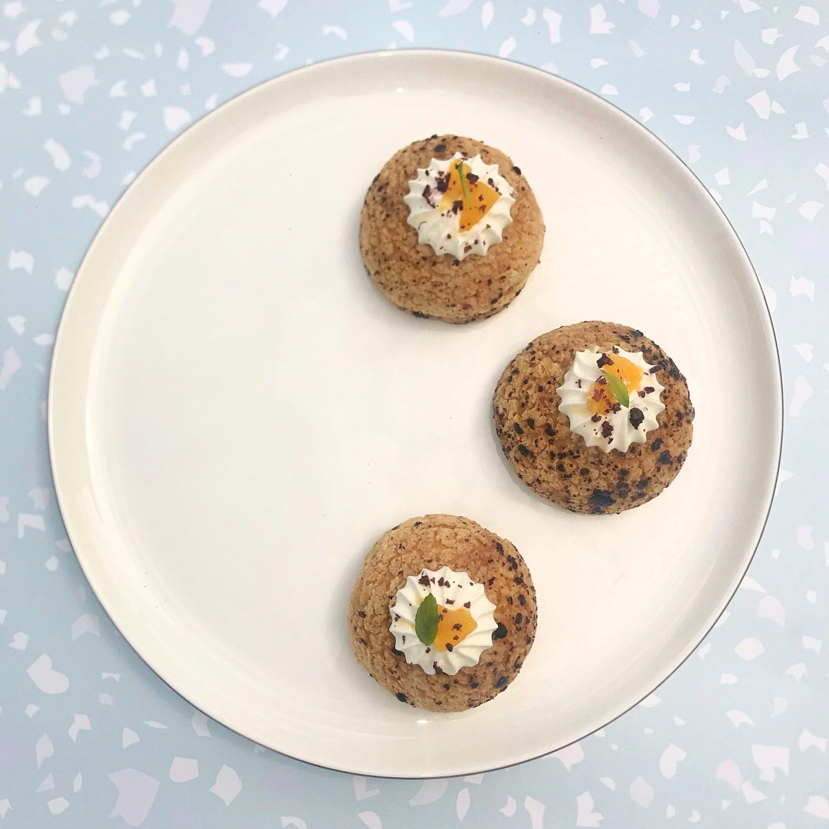 פחזניות תפוז, נענע&nbsp;וסומאק